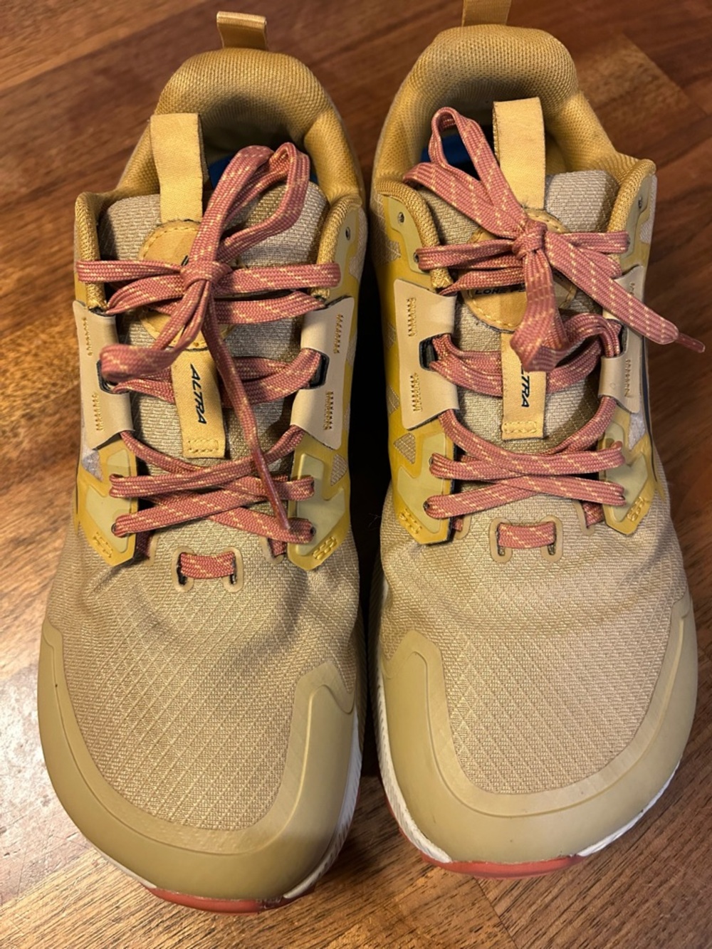 ALTRA Lone Peak 7 - M8/W9.5 Gold Trail Runner with Pink Laces & Sole - Picture 8 of 12